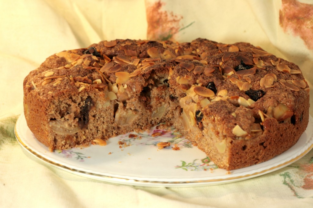 Apple, almond and date cake with spices and spelt flour